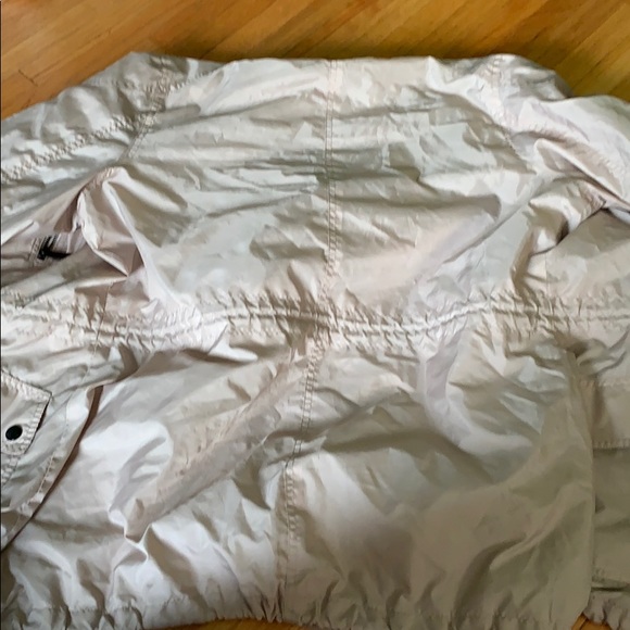 Tan rain coat - Picture 3 of 4